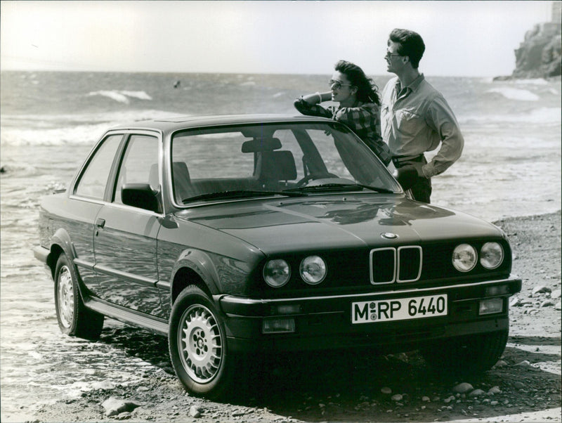 BMW 325 iX - Vintage Photograph