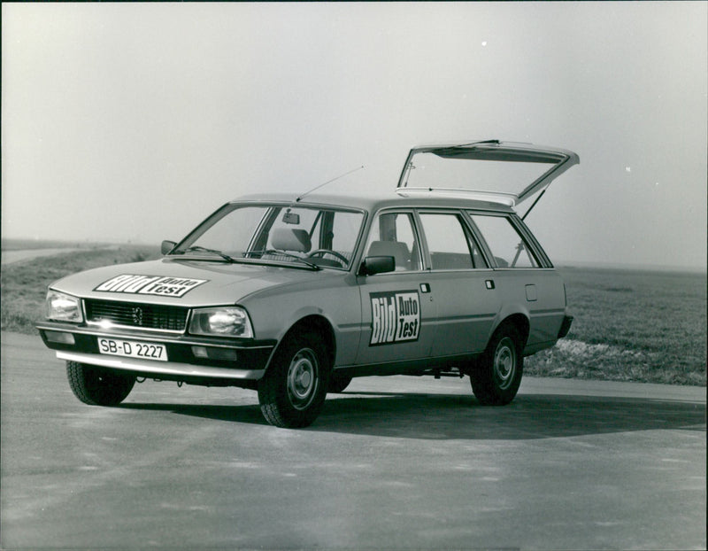 Peugeot 505 Break - Vintage Photograph