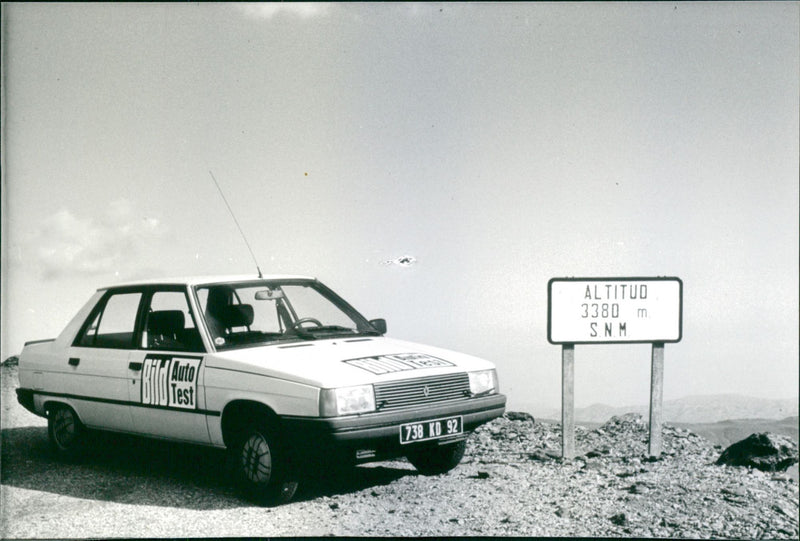 Renault 9 TSE - Vintage Photograph