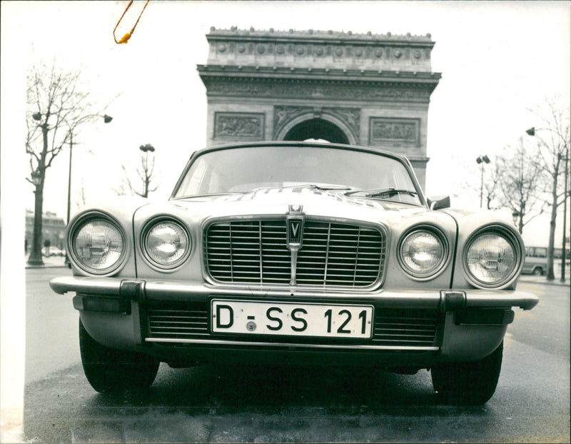 1976 Jaguar XJ 513 - Vintage Photograph