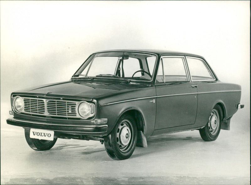 Volvo 142 - Vintage Photograph