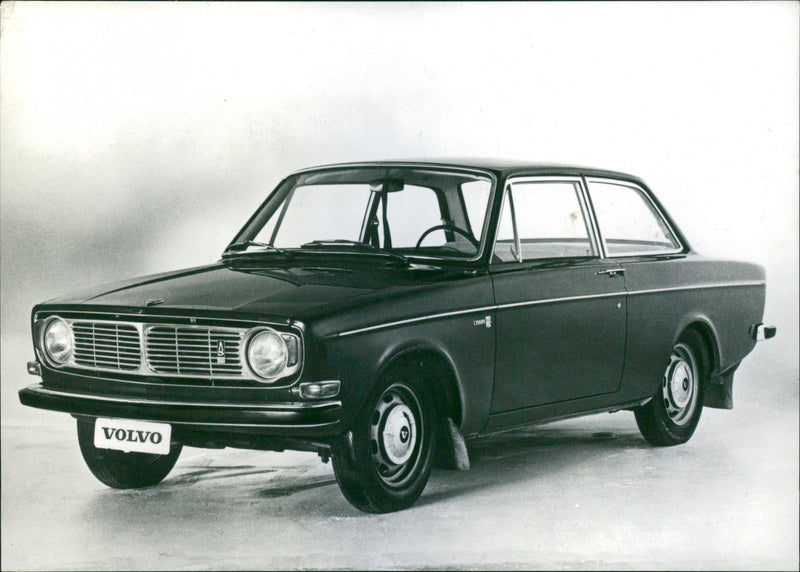 Volvo 142 S - Vintage Photograph