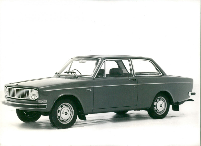 Volvo 142 S - Vintage Photograph