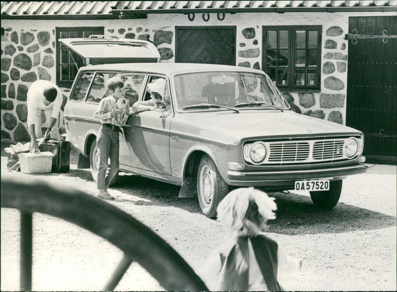 Volvo Kombi 145 S - Vintage Photograph