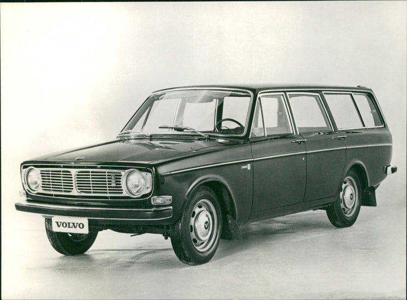 Volvo 145 - Vintage Photograph