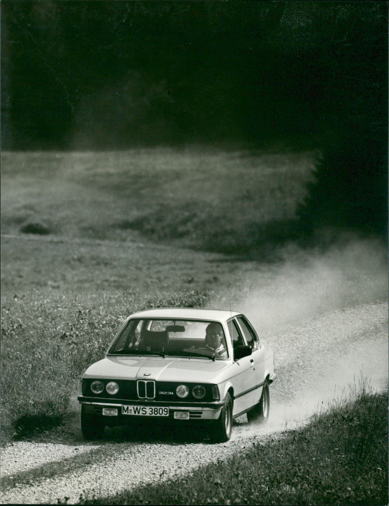 BMW 323i - Vintage Photograph