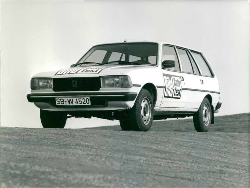 Peugeot 305 Break - Vintage Photograph