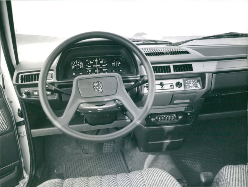 Peugeot 305 Break - Vintage Photograph