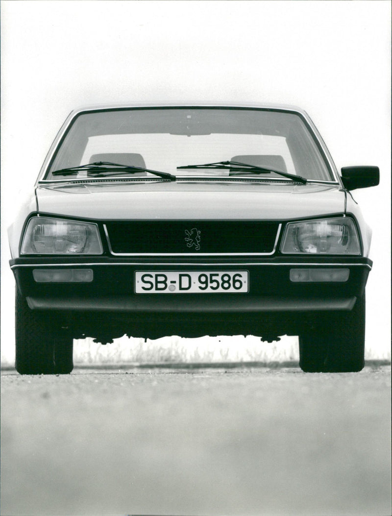 Peugeot 505 STI - Vintage Photograph