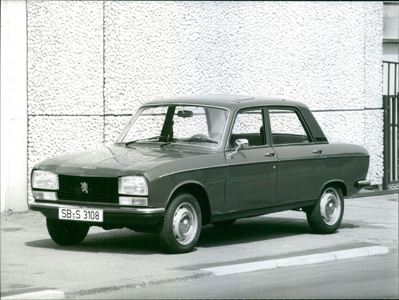 Peugeot 304 GL - Vintage Photograph