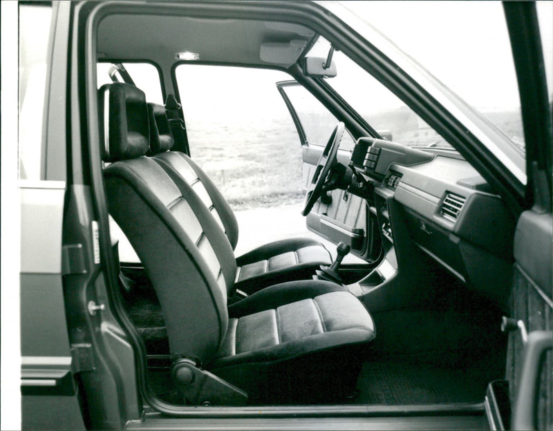 Audi 88 CD - Vintage Photograph