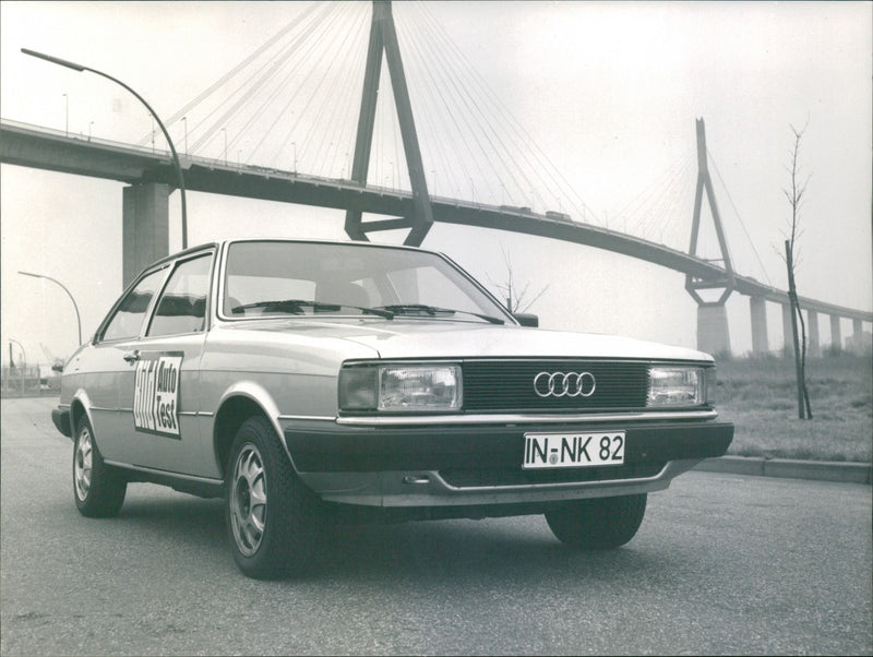 Audi 80 GLE - Vintage Photograph