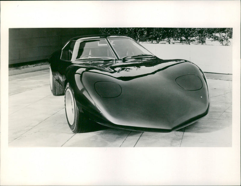 Vauxhall XVR - Vintage Photograph