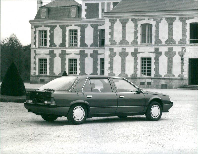 Renault 25 Limousine V6 Turbo - Vintage Photograph