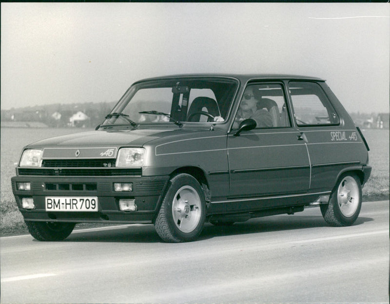 Renault 5 Alpine - Vintage Photograph