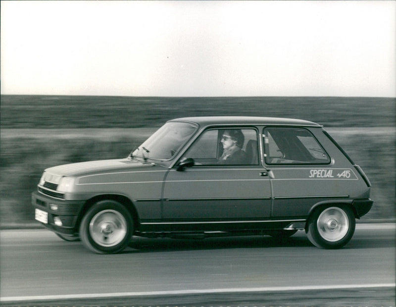 Renault 5 Alpine - Vintage Photograph