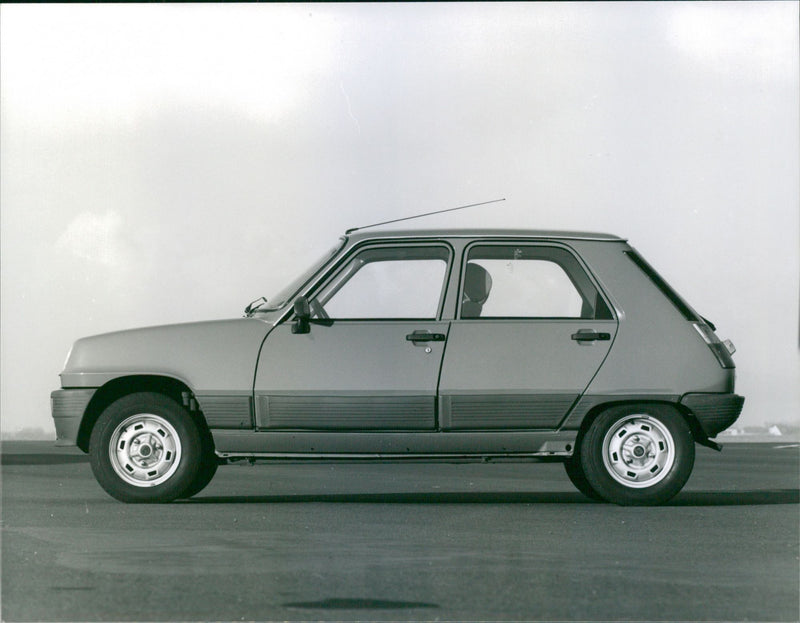 Renault 5 GTL 1982 - Vintage Photograph