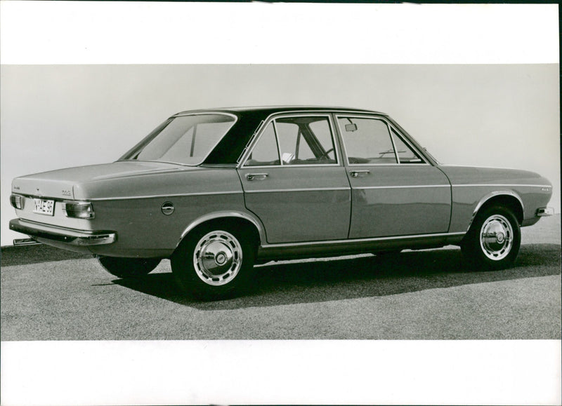 Audi 100 LS (100 hp) - Vintage Photograph