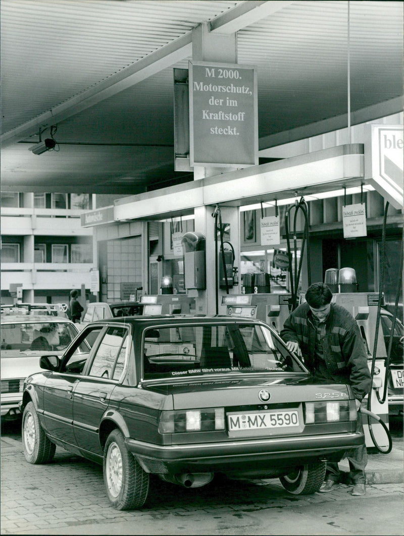 BMW 325e - Vintage Photograph