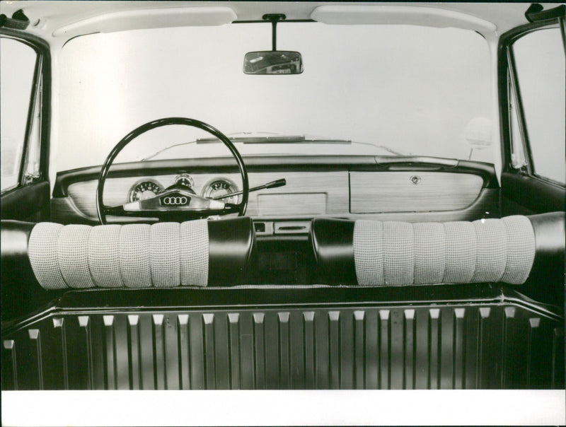 Audi 80 Variant - Vintage Photograph