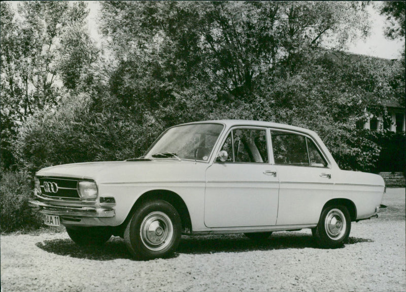 Audi 80 L - Vintage Photograph