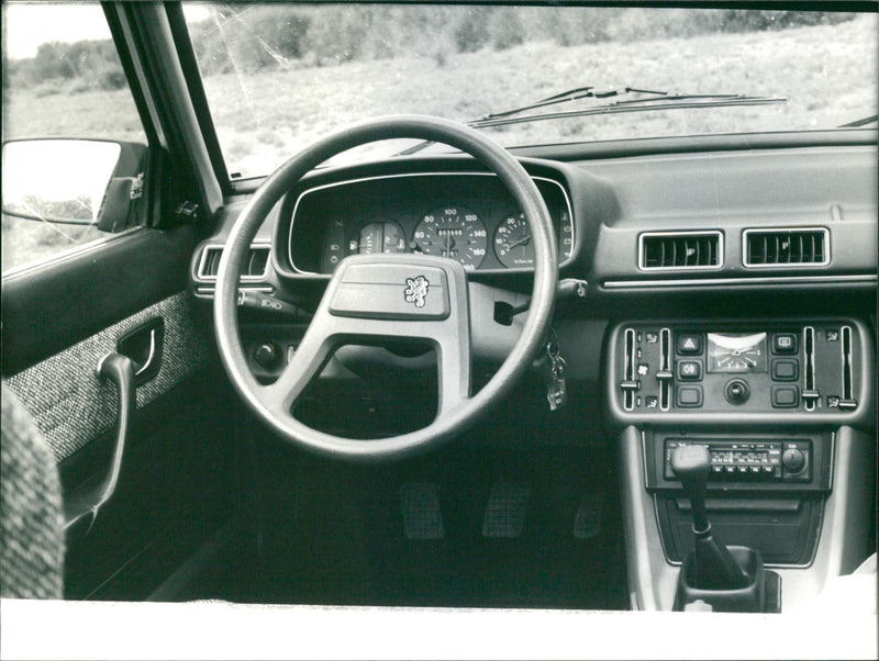 Peugeot 505 STI - Vintage Photograph