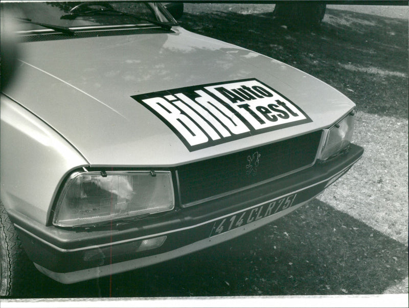 Peugeot 505 STI - Vintage Photograph