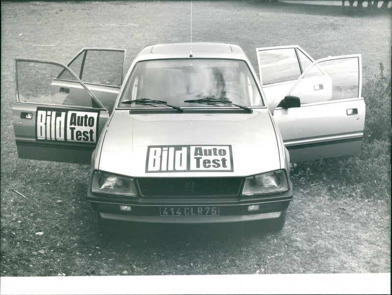 Peugeot 505 STI - Vintage Photograph