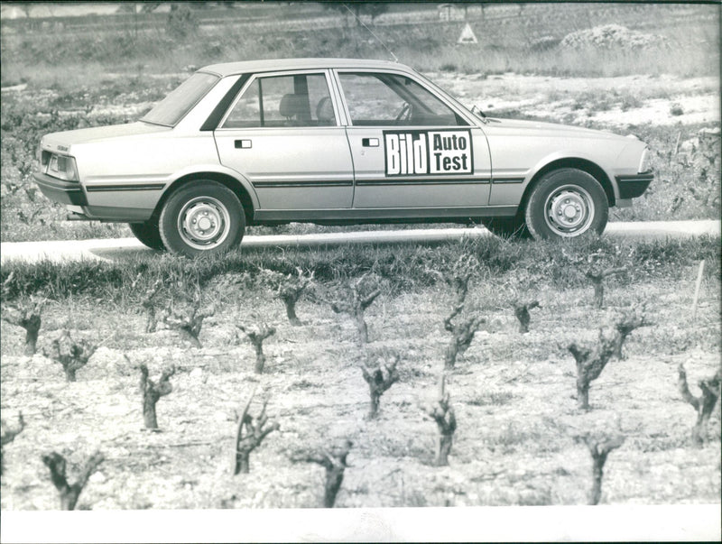 Peugeot 505 STI - Vintage Photograph
