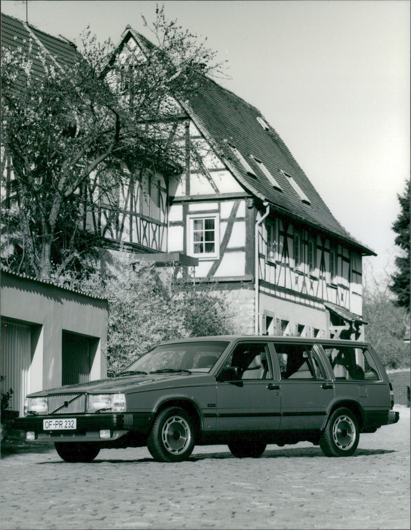 Volvo 760 GLE - Vintage Photograph