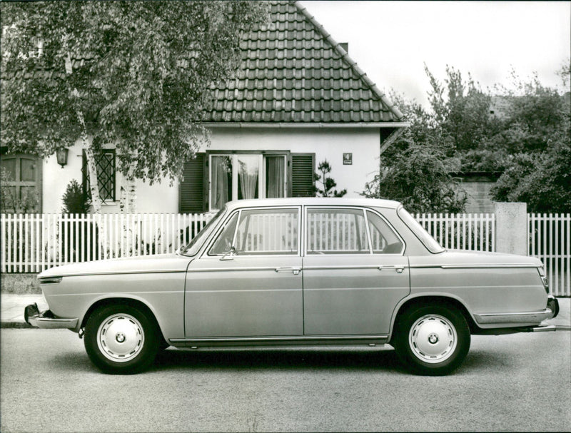 1969 BMW 2000 tilux - Vintage Photograph