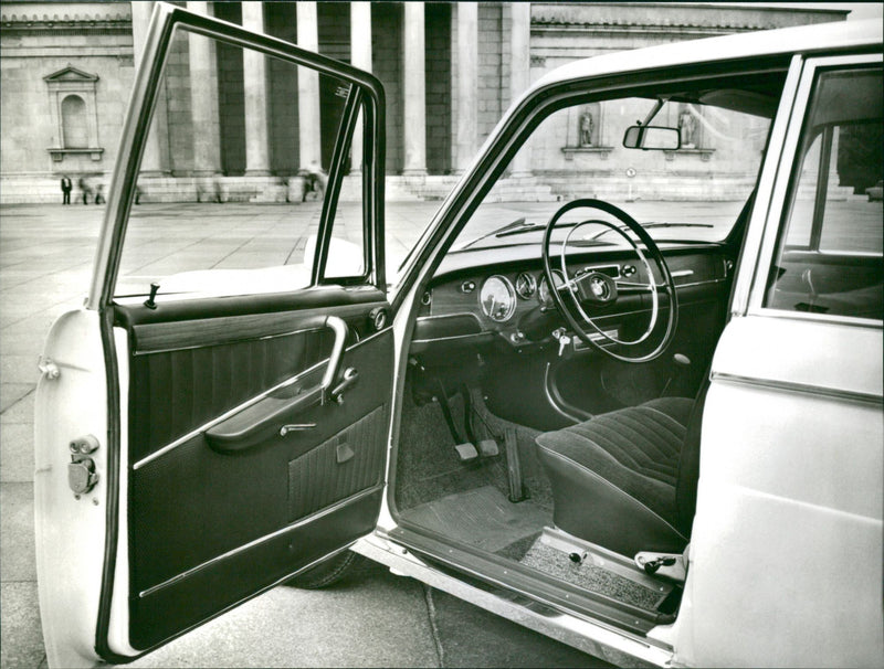 BMW 2000 tilux - Vintage Photograph