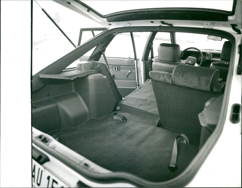 Mazda 626 LX - Vintage Photograph