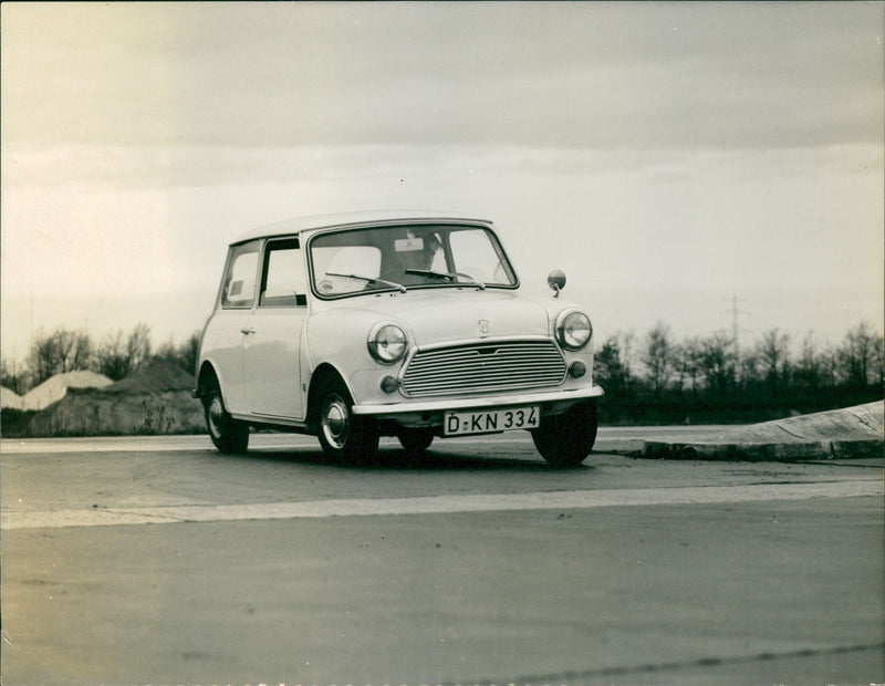 Mini 850 - Vintage Photograph
