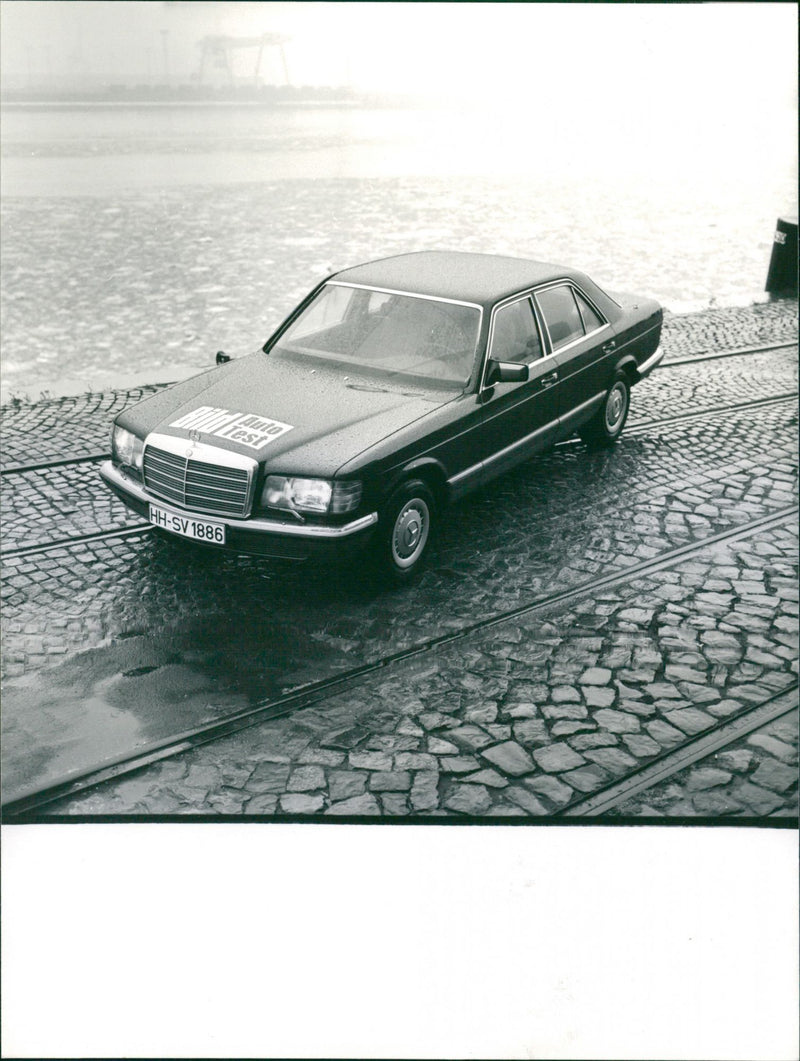 Mercedes-Benz 280 - Vintage Photograph