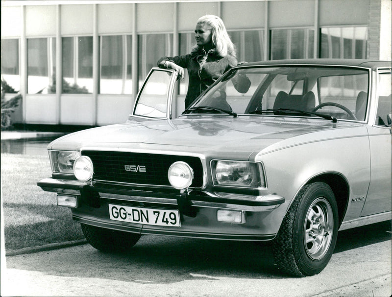 Opel Varius - Vintage Photograph