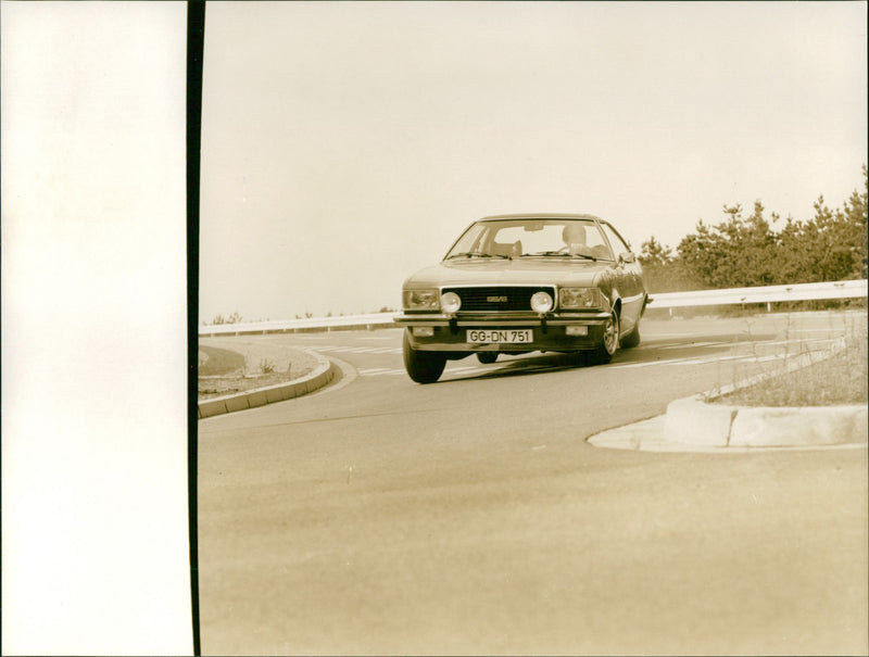 Opel Varius - Vintage Photograph