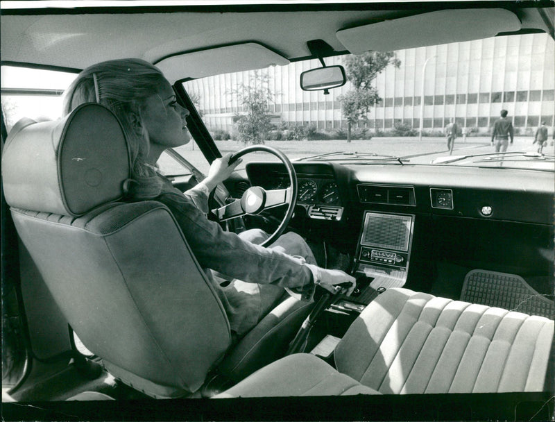 Opel Varius - Vintage Photograph