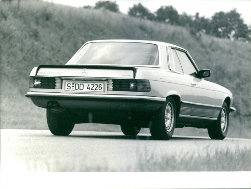 Mercedes-Benz 190 E 2.3-16 - Vintage Photograph