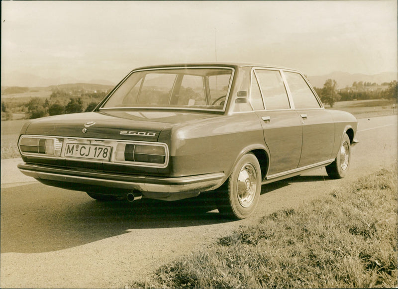 BMW 2500 - Vintage Photograph