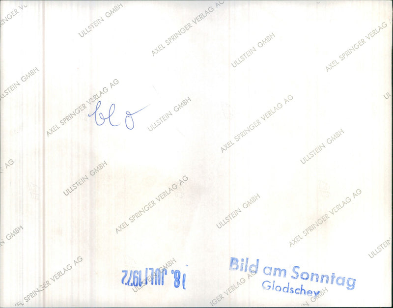 IN - HY 37
INGER VL ULLSTEIN GMBH AXEL SPRINGER VERLAG A ULLSTEIN GMBH AXEL SPRI - Vintage Photograph