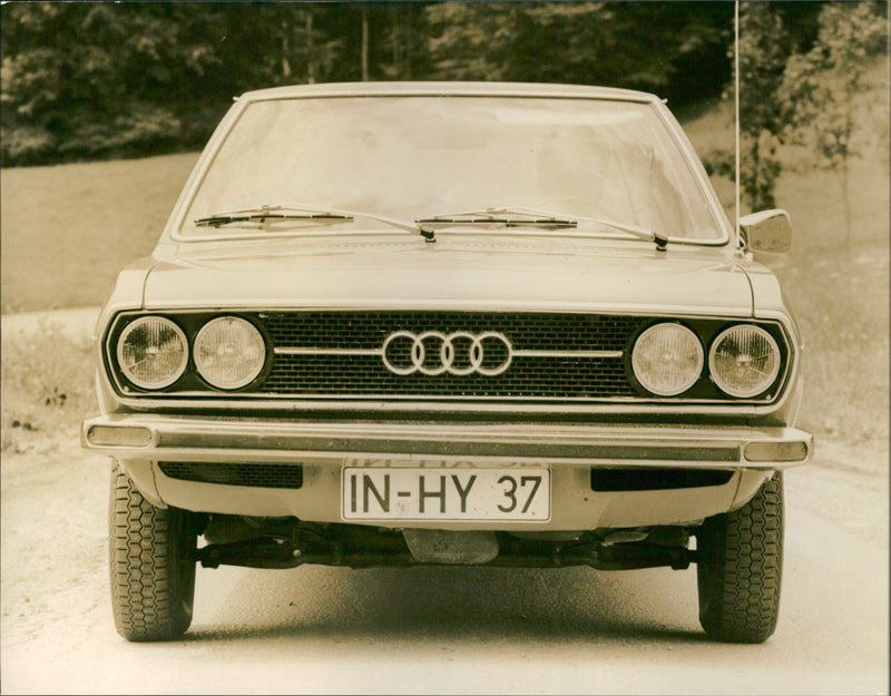 IN - HY 37
INGER VL ULLSTEIN GMBH AXEL SPRINGER VERLAG A ULLSTEIN GMBH AXEL SPRI - Vintage Photograph