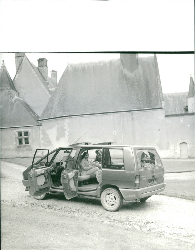 Renault Varius - Vintage Photograph