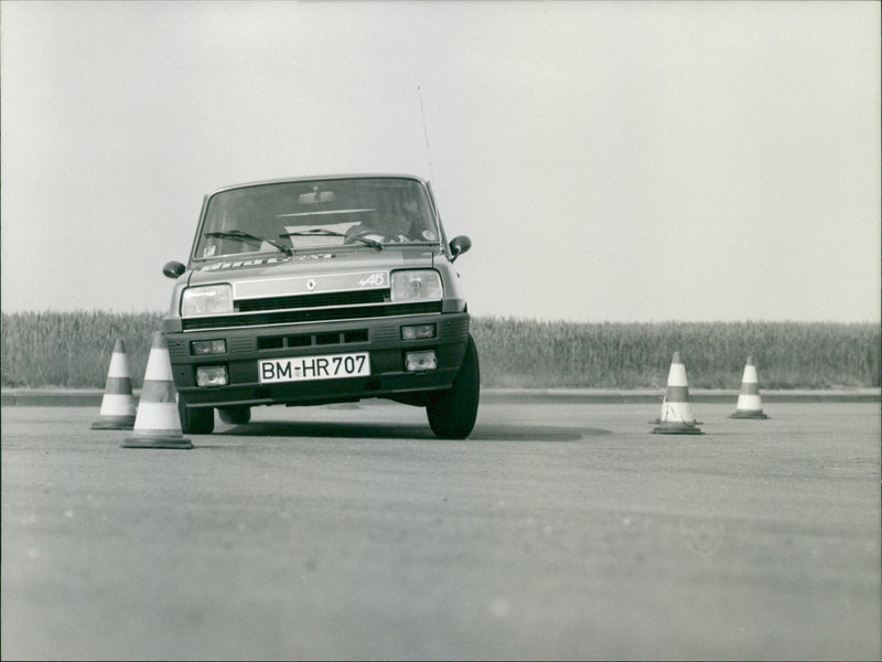 Renault Varius - Vintage Photograph