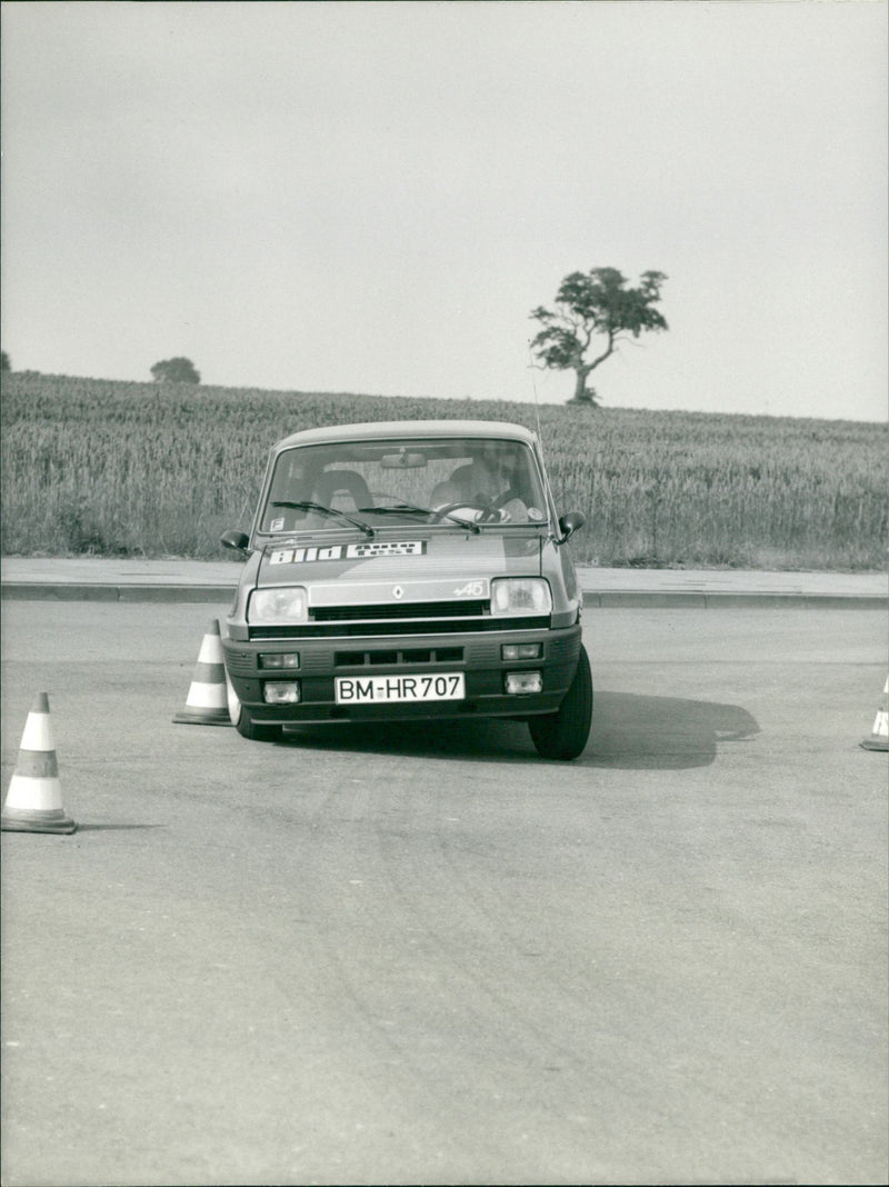 Renault Varius - Vintage Photograph