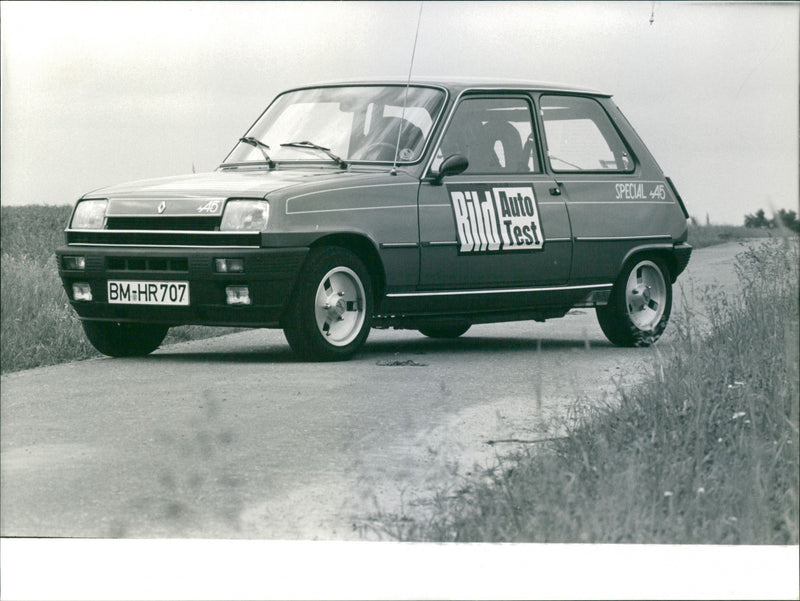 Renault Varius - Vintage Photograph