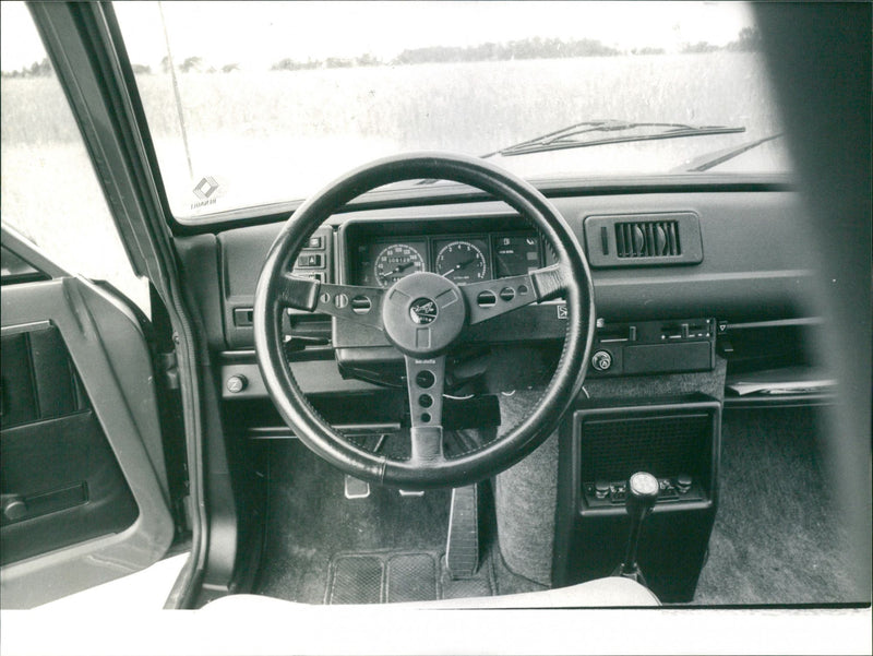 Renault Varius - Vintage Photograph