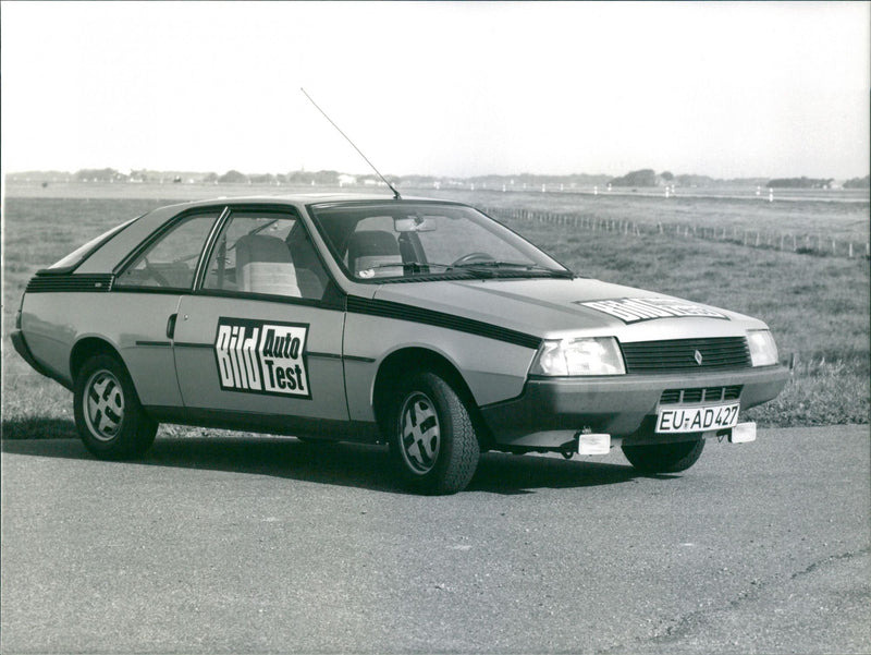 Renault Varius - Vintage Photograph