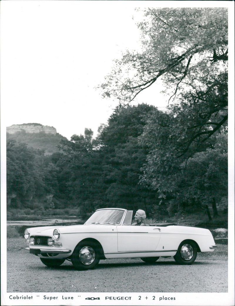 Peugeot 404 Cabriolet Super Luxe - Vintage Photograph