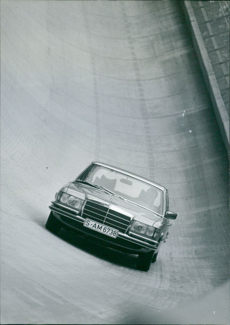 1972 Mercedes-Benz 350 SE - Vintage Photograph